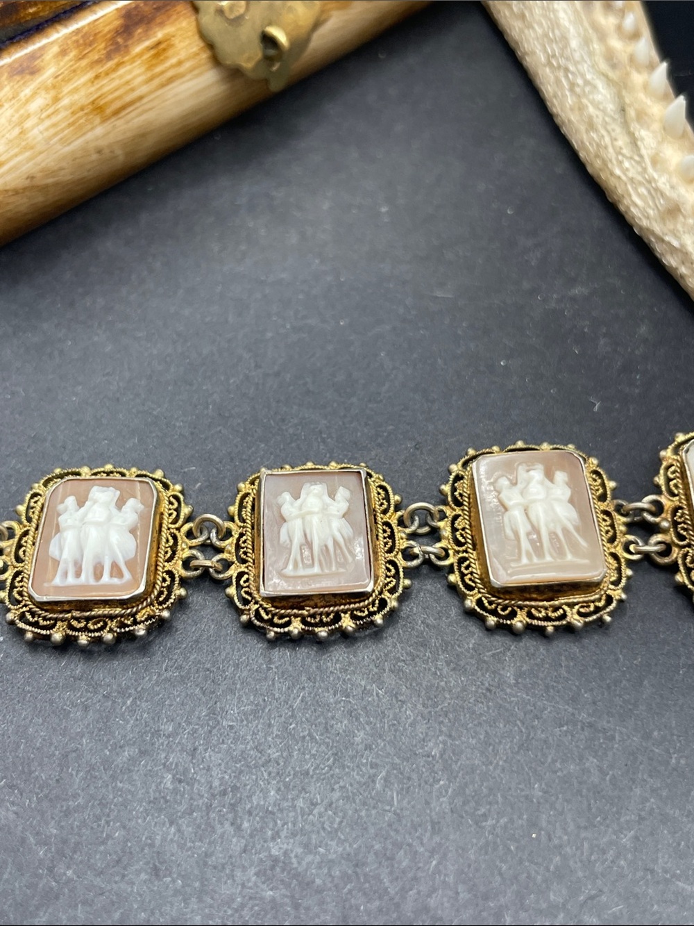Three graces shell cameo panel vermeil bracelet vintage - Picture 4 of 10
